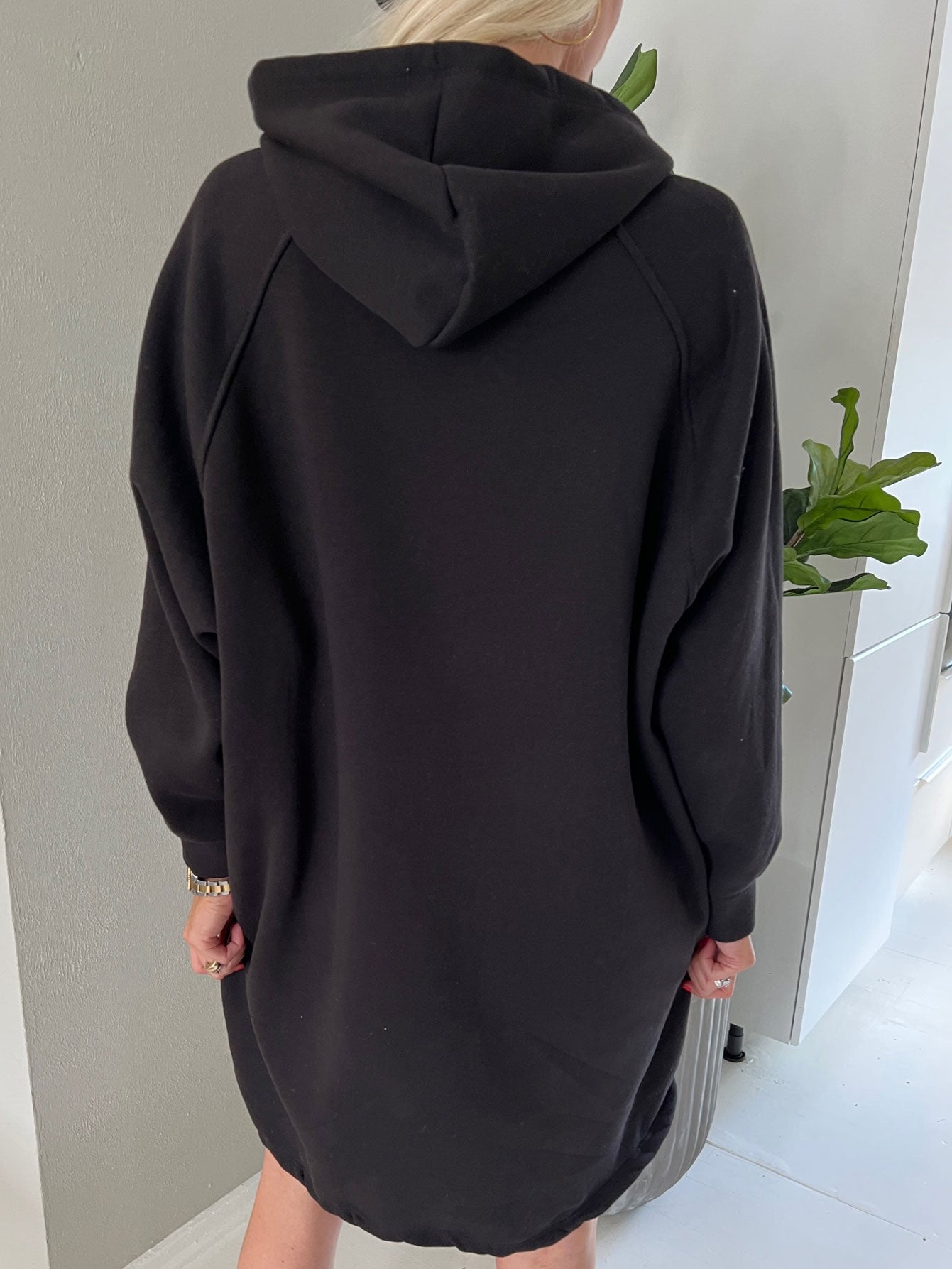 Adrianna - Hoodie klänning med text framtill